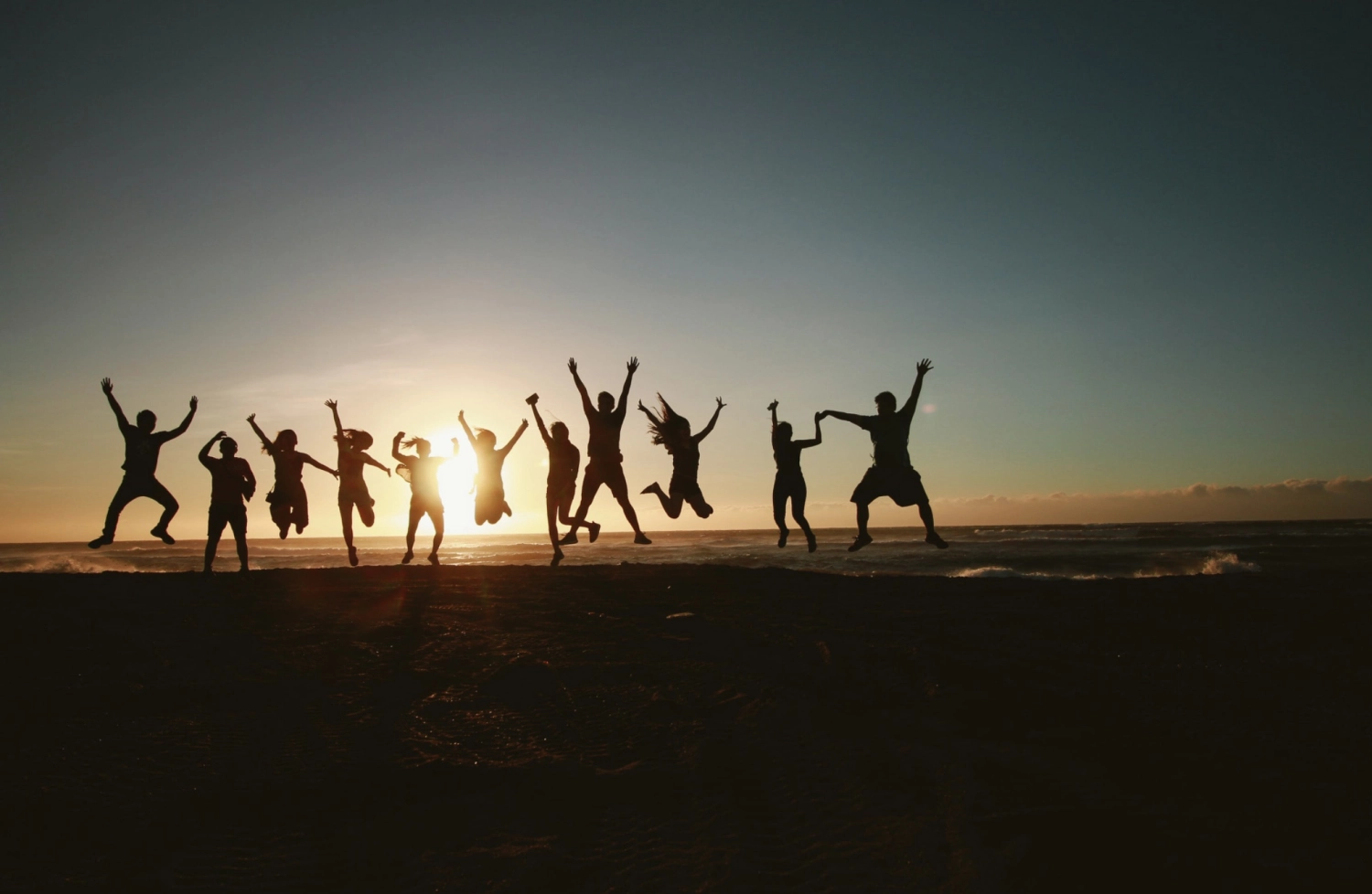 Silhouette Menschen springen Tapete